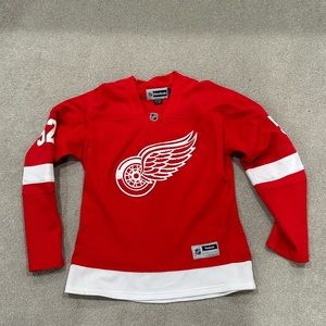 Women’s Fit Large Detroit Red Wings Hockey Jersey